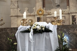 vilagmeretu szentsegimadas 320x240